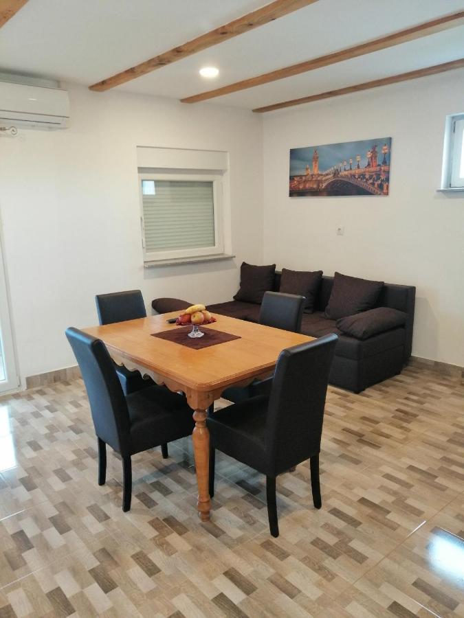 Ferienwohnung Peroj 100 C Exterior foto